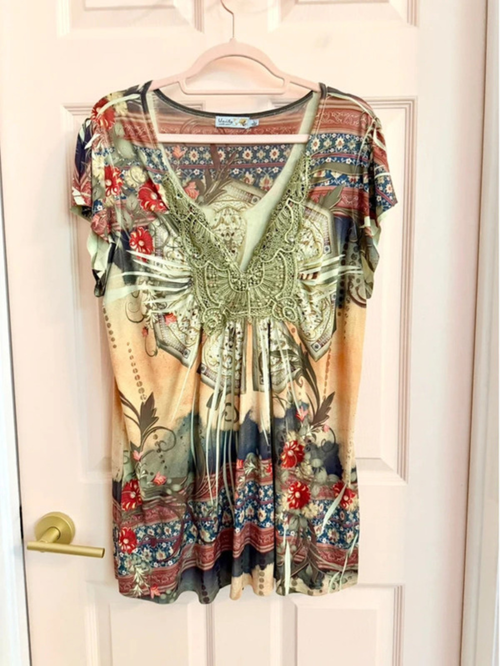 Green unity top